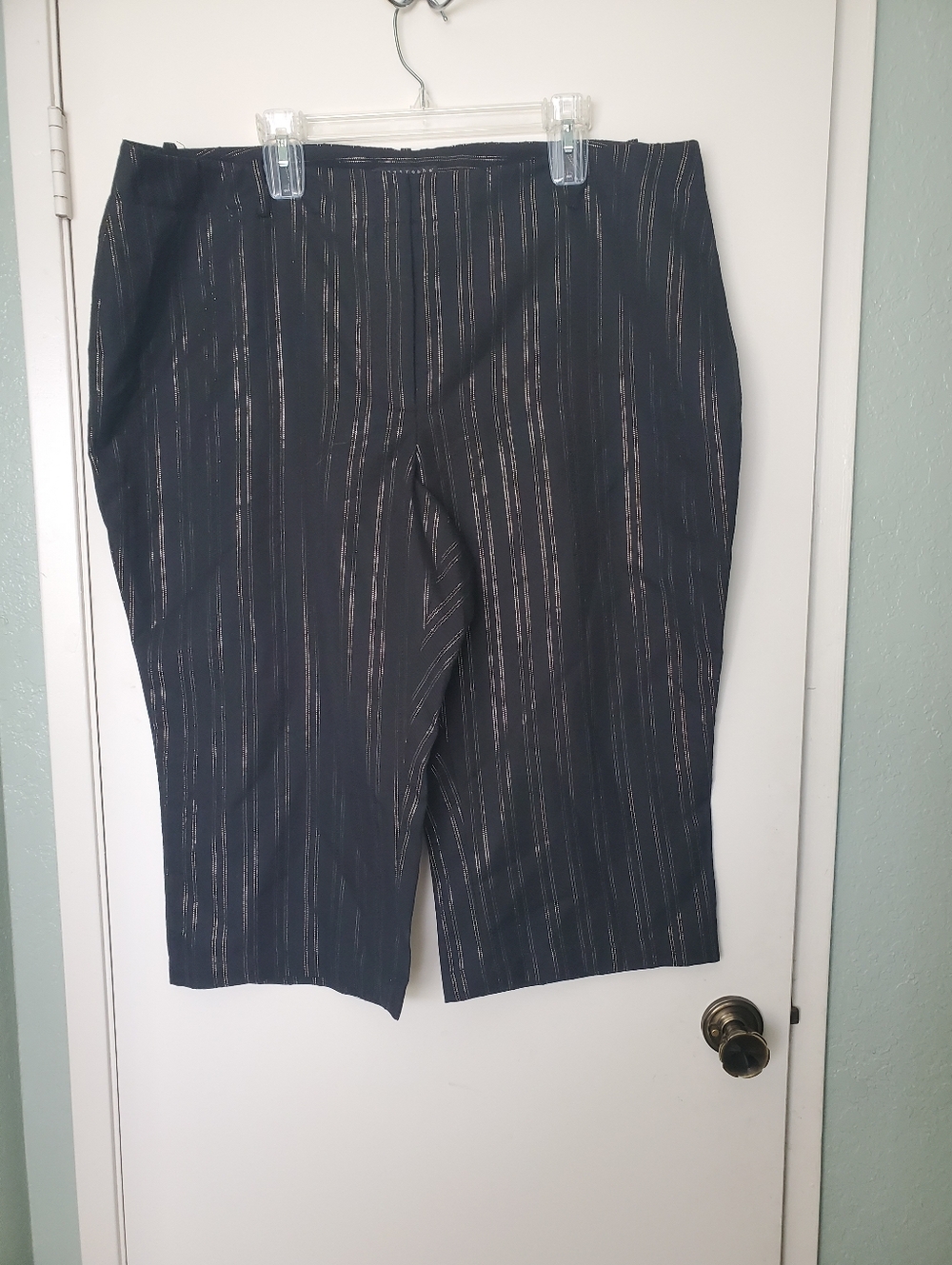 Apostrophe Women's Dressy Black w/Gold Metallic Pinstripe Cropped Trousers Sz 22